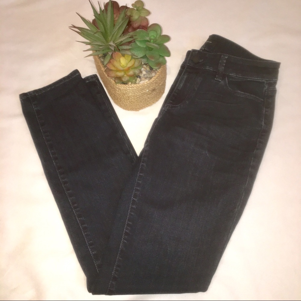Ann Taylor The Skinny Curvy Fit jeans size 4
